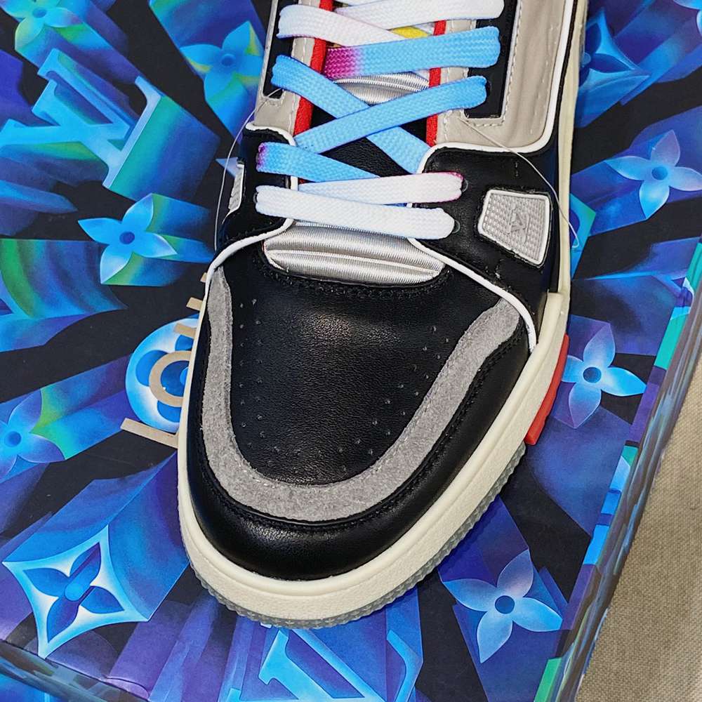 L*V SNEAKER